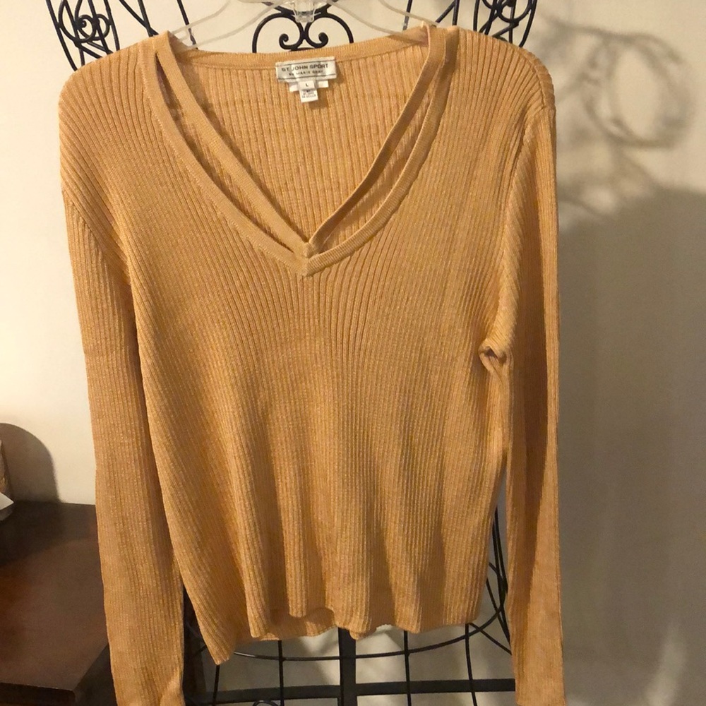 Beautiful  Gold ST.JOHN SPORT top